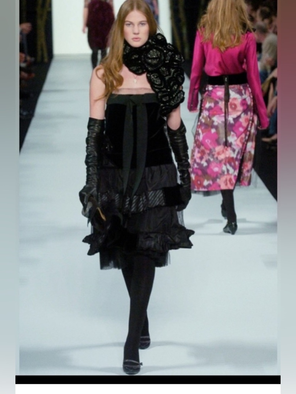Marc Jacobs Fall 2005 Runway Black Velvet Bag with Exotic Rose Detail - Picture 5 of 5